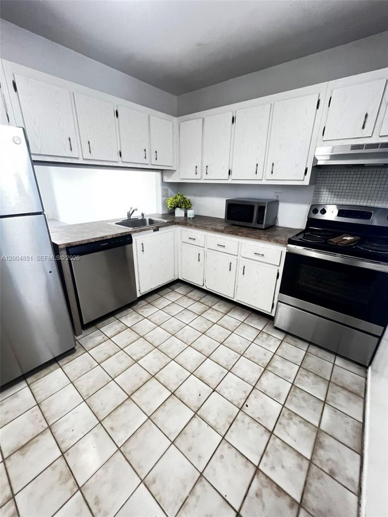 8103 Camino Real, Unit 407, Miami, FL 33143 Photo