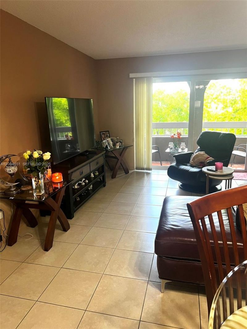 8103 Camino Real, Unit 407, Miami, FL 33143 Photo