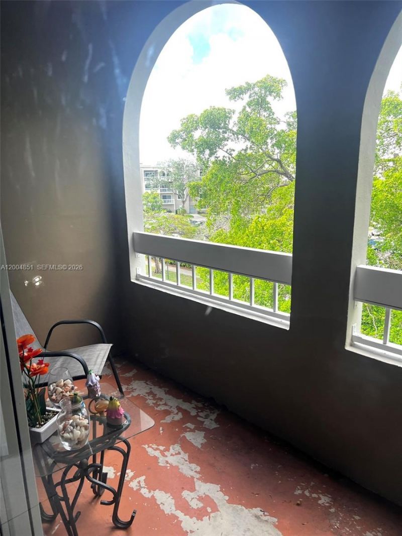 8103 Camino Real, Unit 407, Miami, FL 33143 Photo
