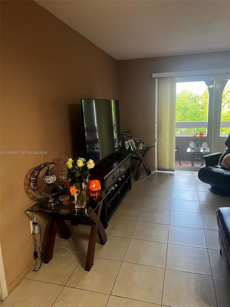 8103 Camino Real, Unit 407, Miami, FL 33143 Photo