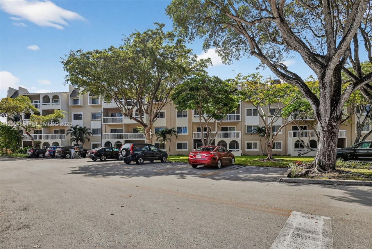 8103 Camino Real, Unit 407, Miami, FL 33143 Photo