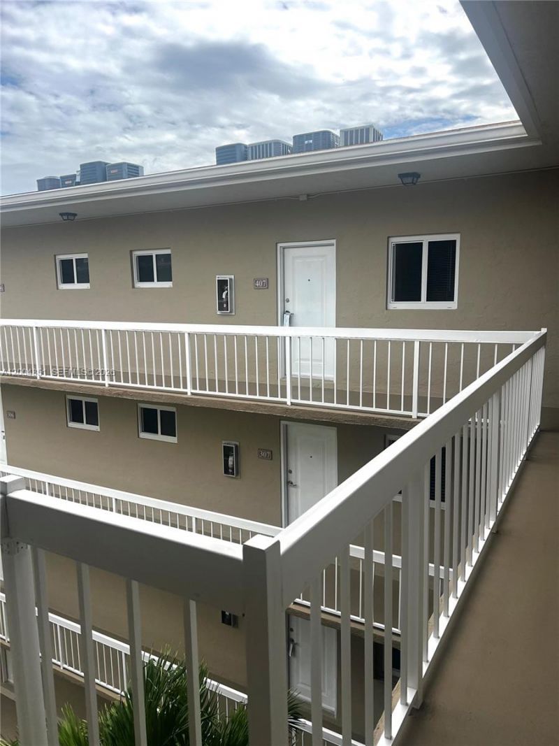 8103 Camino Real, Unit 407, Miami, FL 33143 Photo