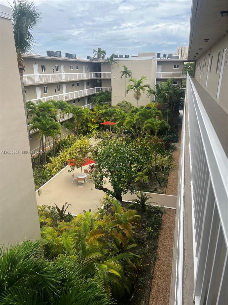8103 Camino Real, Unit 407, Miami, FL 33143 Photo