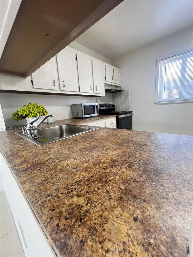 8103 Camino Real, Unit 407, Miami, FL 33143 Photo