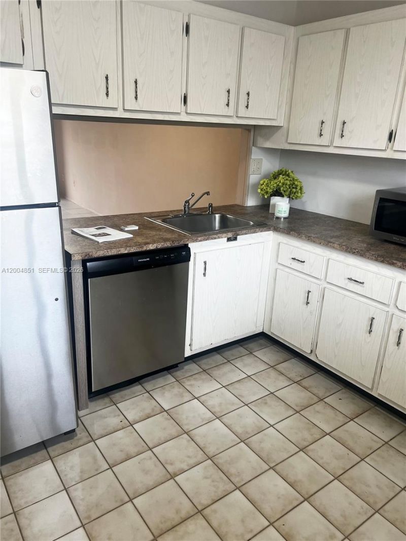 8103 Camino Real, Unit 407, Miami, FL 33143 Photo