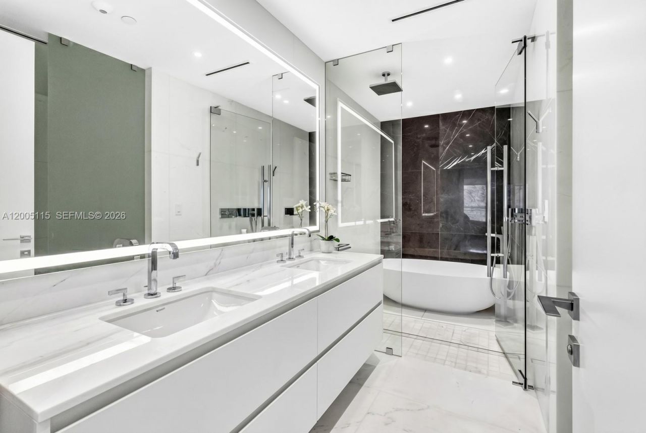 300 Biscayne Blvd Way , Unit 1002, Miami, FL 33131 Photo