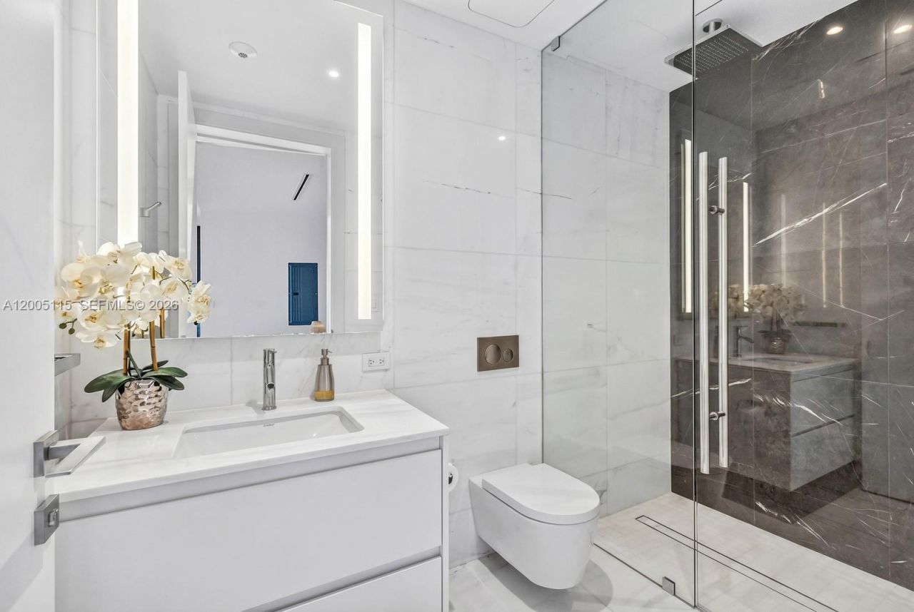 300 Biscayne Blvd Way , Unit 1002, Miami, FL 33131 Photo