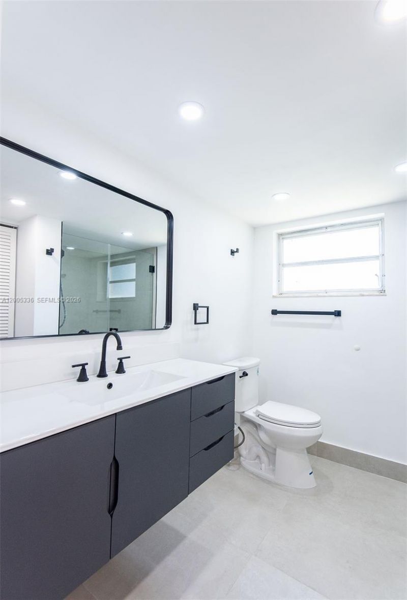 1750 NE 191st St , Unit 100-1, Miami, FL 33179 Photo