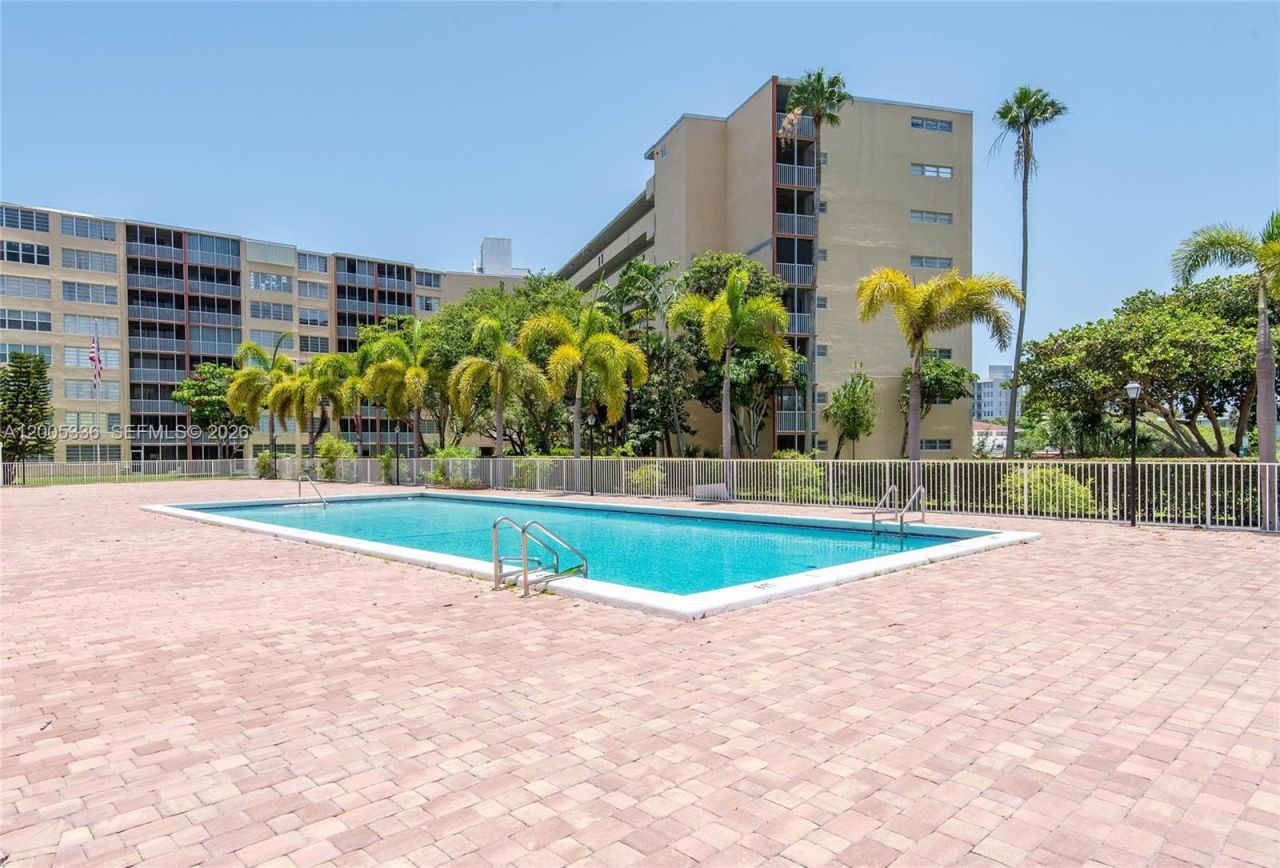 1750 NE 191st St , Unit 100-1, Miami, FL 33179 Photo