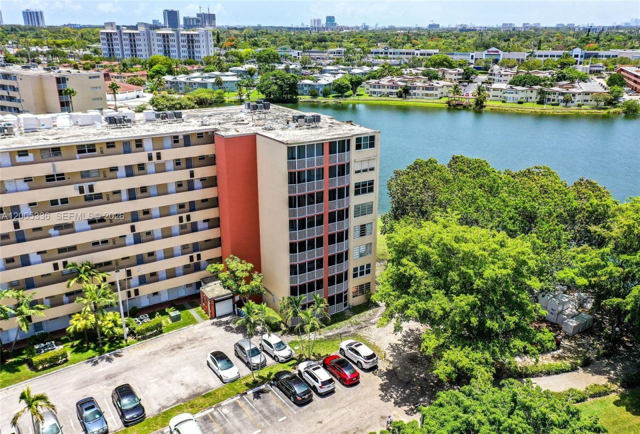 1750 NE 191st St , Unit 100-1, Miami, FL 33179 Photo