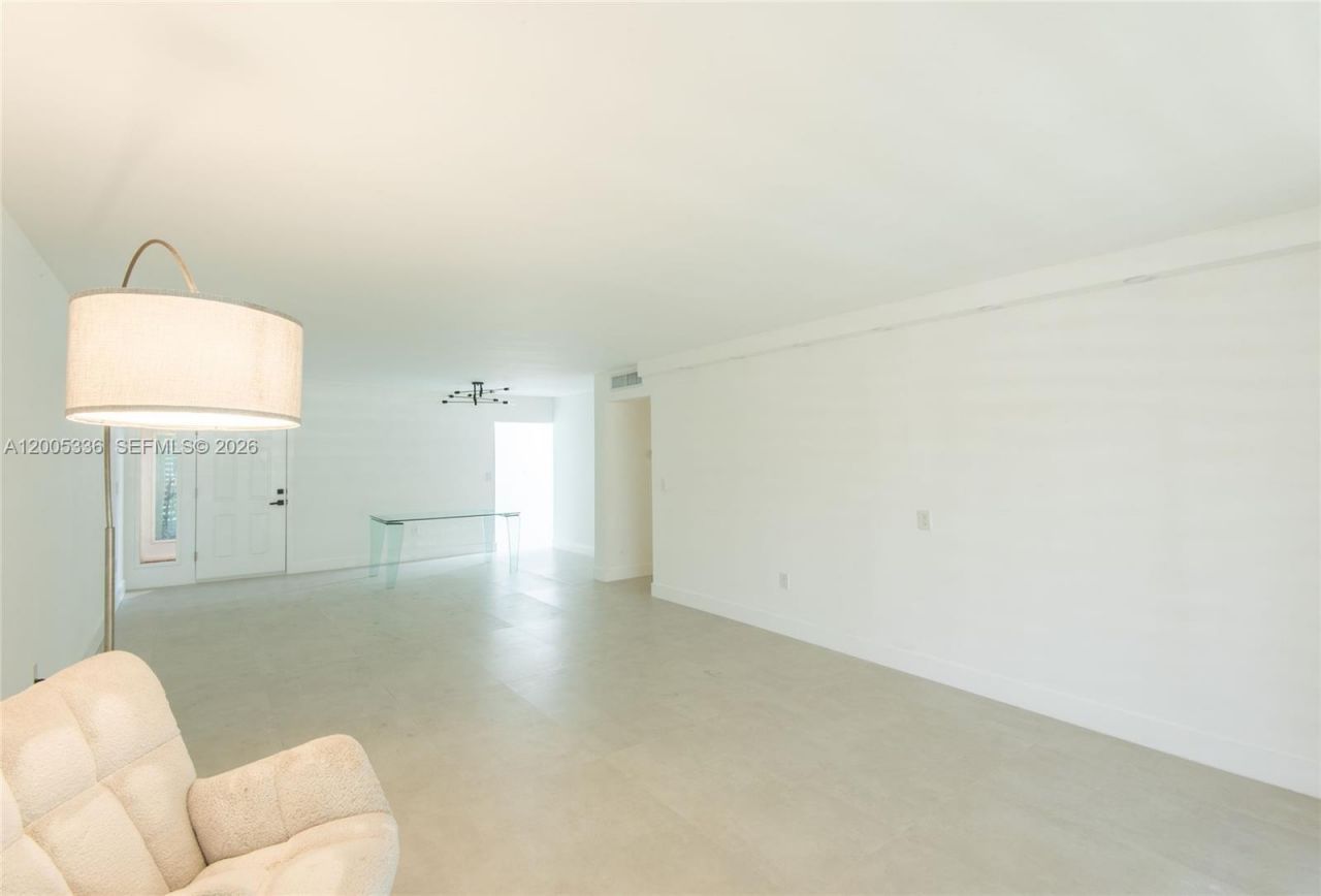 1750 NE 191st St , Unit 100-1, Miami, FL 33179 Photo