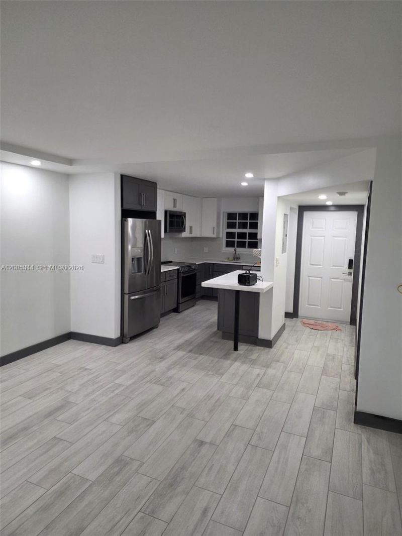 660 Tennis Club Dr, Unit 201, Fort Lauderdale, FL 33311 Photo