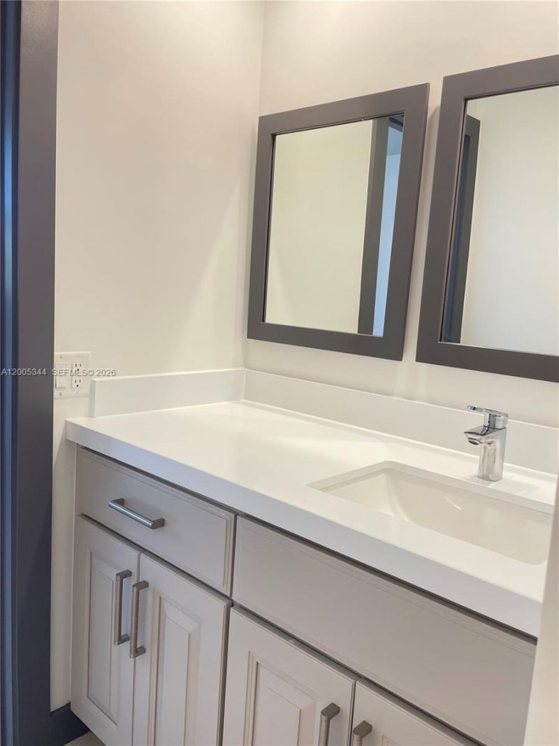 660 Tennis Club Dr, Unit 201, Fort Lauderdale, FL 33311 Photo
