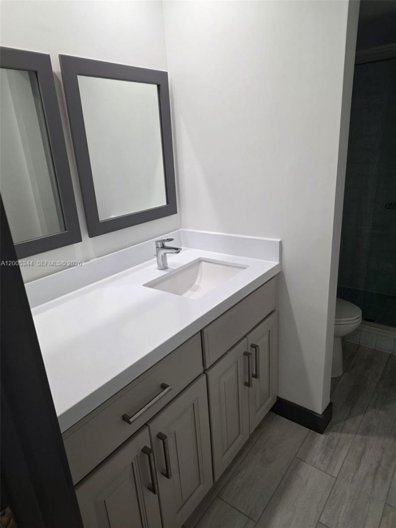 660 Tennis Club Dr, Unit 201, Fort Lauderdale, FL 33311 Photo