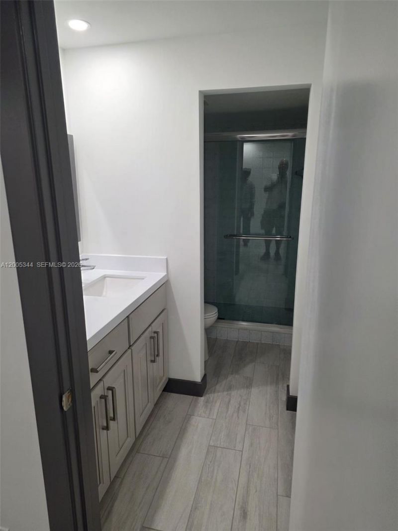 660 Tennis Club Dr, Unit 201, Fort Lauderdale, FL 33311 Photo
