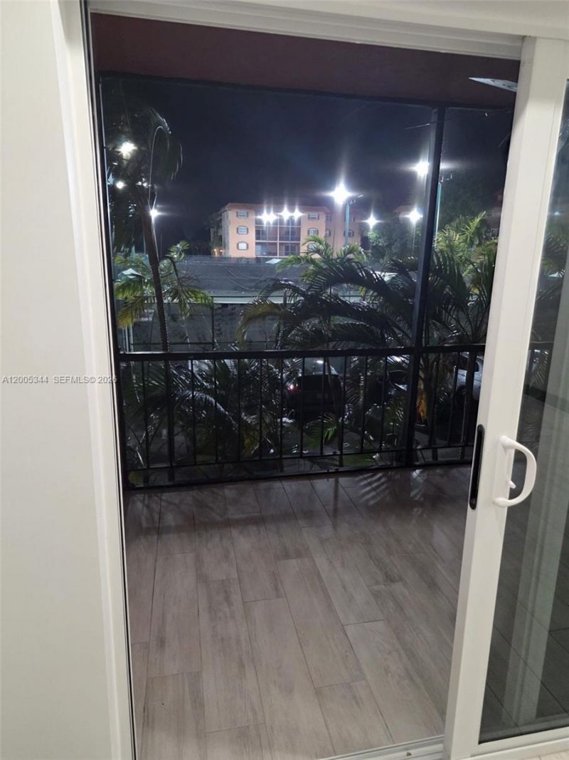 660 Tennis Club Dr, Unit 201, Fort Lauderdale, FL 33311 Photo
