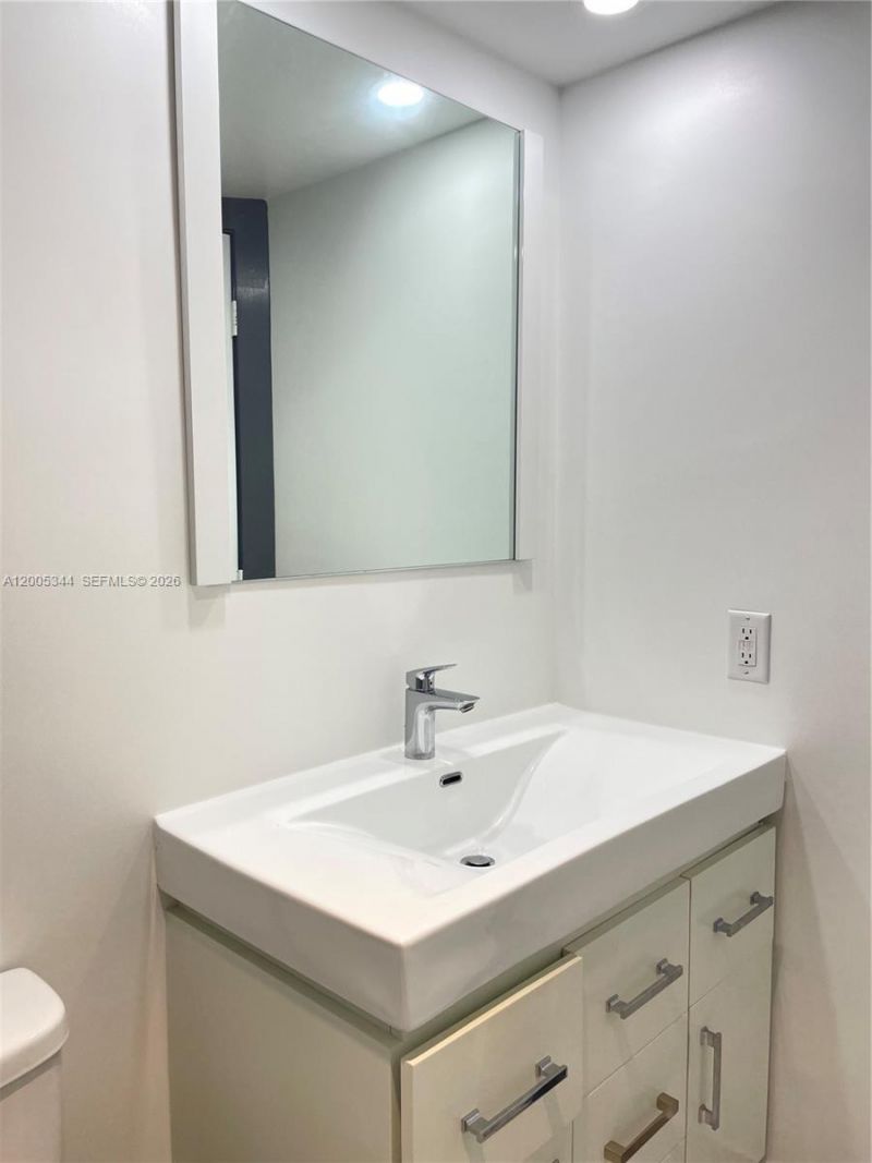 660 Tennis Club Dr, Unit 201, Fort Lauderdale, FL 33311 Photo