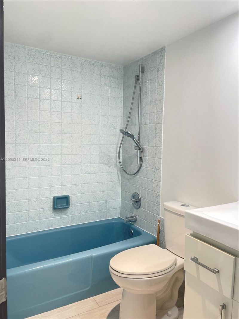 660 Tennis Club Dr, Unit 201, Fort Lauderdale, FL 33311 Photo