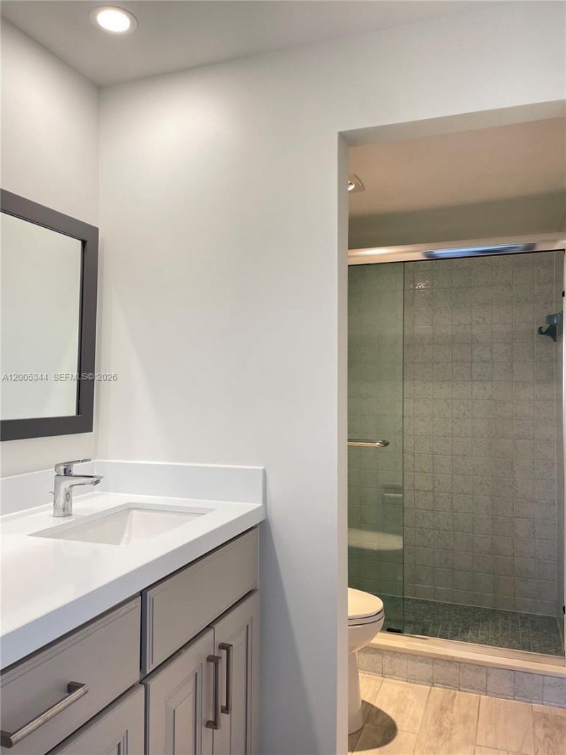 660 Tennis Club Dr, Unit 201, Fort Lauderdale, FL 33311 Photo