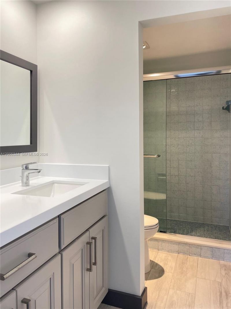 660 Tennis Club Dr, Unit 201, Fort Lauderdale, FL 33311 Photo