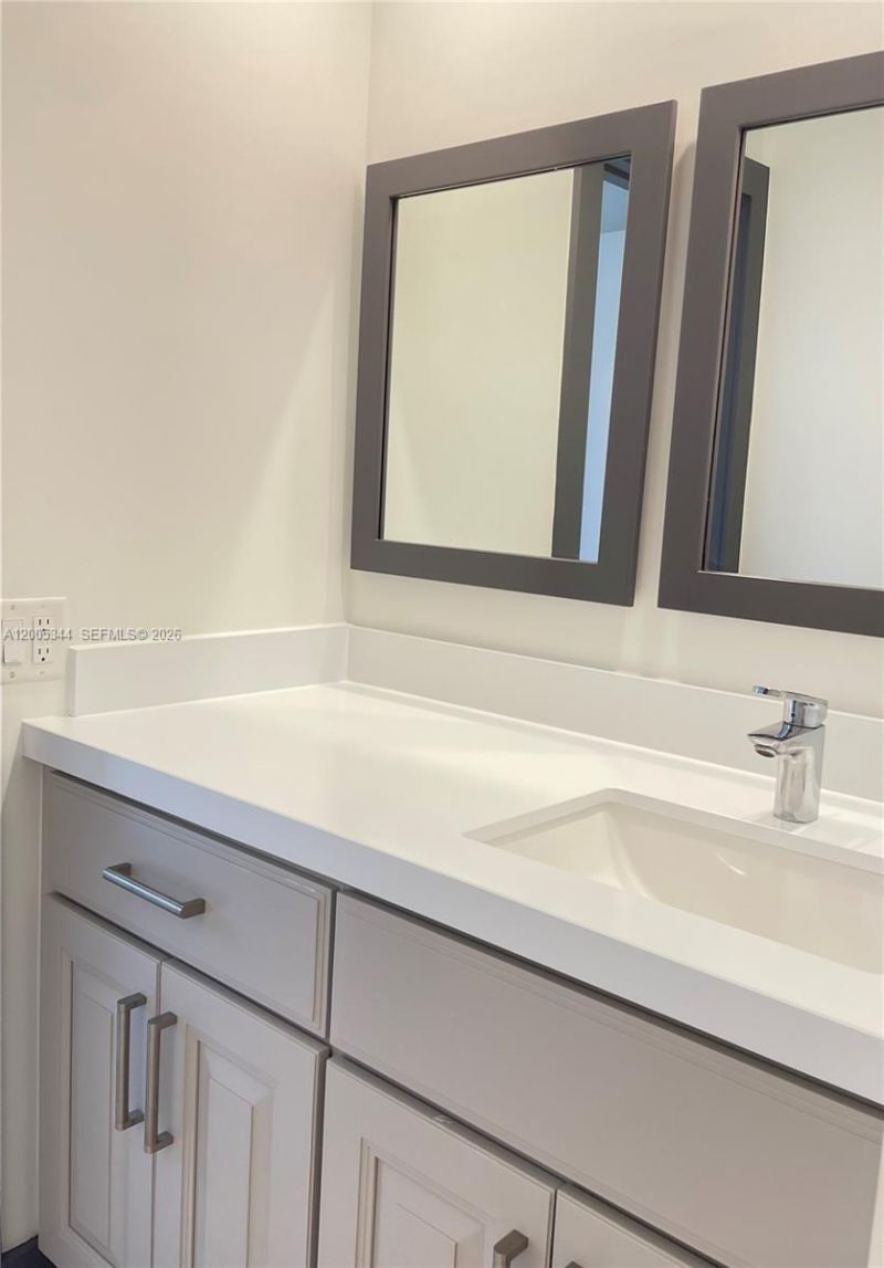 660 Tennis Club Dr, Unit 201, Fort Lauderdale, FL 33311 Photo