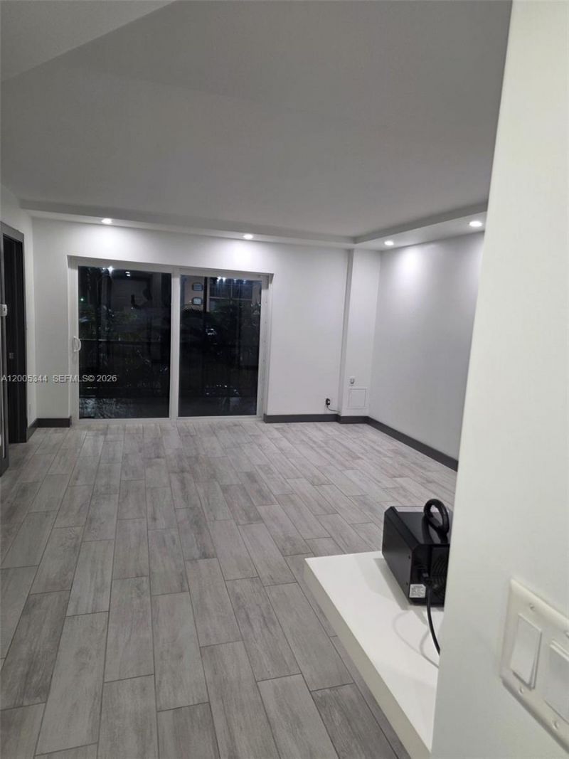 660 Tennis Club Dr, Unit 201, Fort Lauderdale, FL 33311 Photo