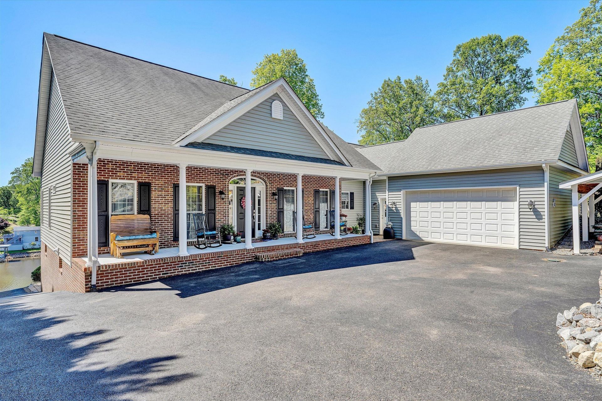 400 Sourwood Dr, Hardy, VA 24101 Main Photo