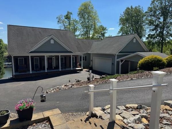 400 Sourwood DR , Hardy, VA 24101