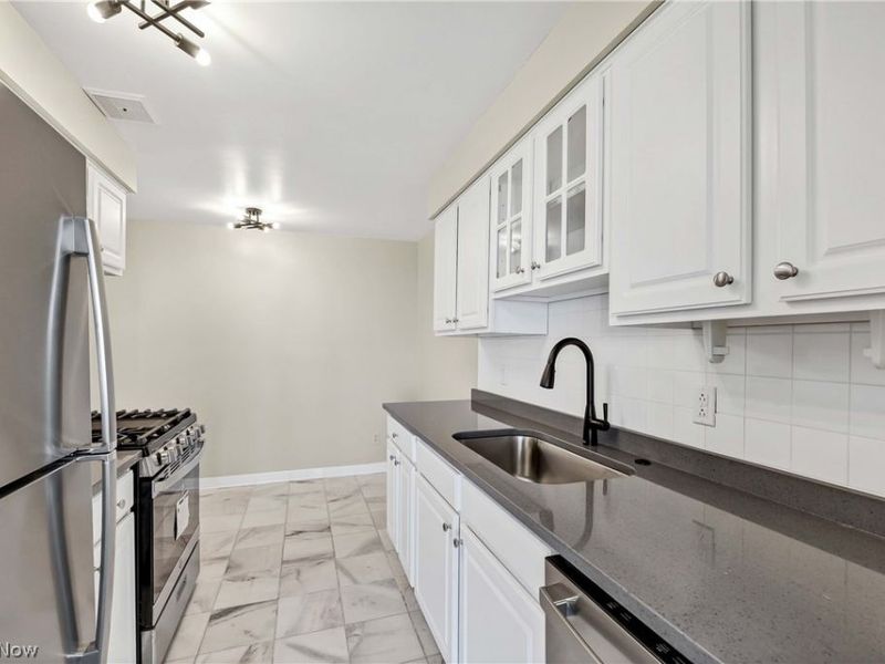 12900 Lake Avenue, Unit 1415, Lakewood, OH 44107 Photo 12