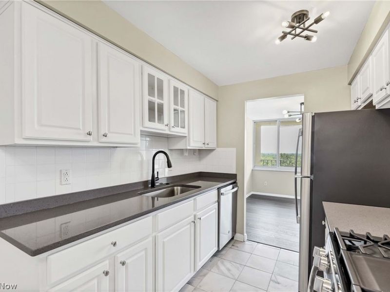 12900 Lake Avenue, Unit 1415, Lakewood, OH 44107 Photo 13