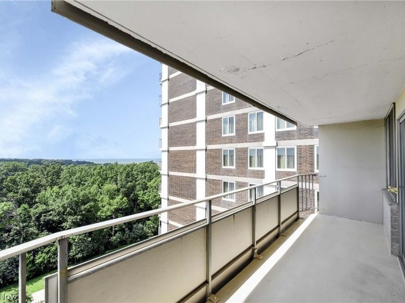 12900 Lake Avenue, Unit 1415, Lakewood, OH 44107 Photo 2