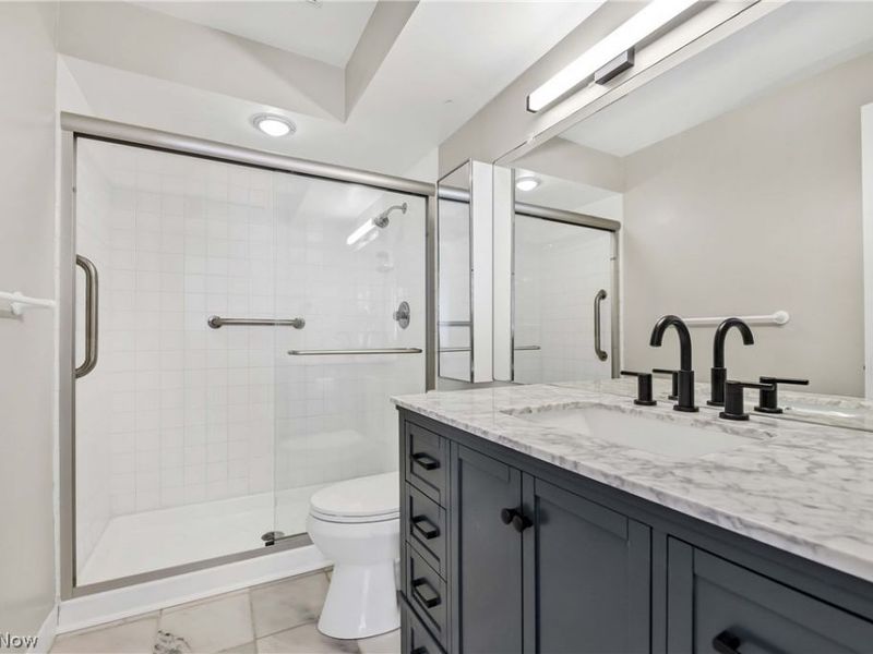 12900 Lake Avenue, Unit 1415, Lakewood, OH 44107 Photo 21