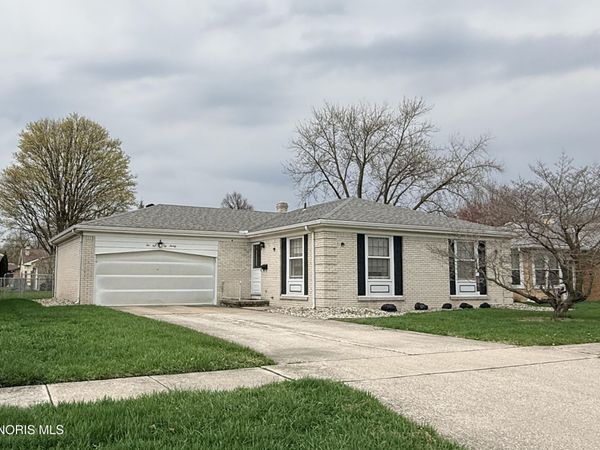 220 Sequoia Drive , Oregon, OH 43616