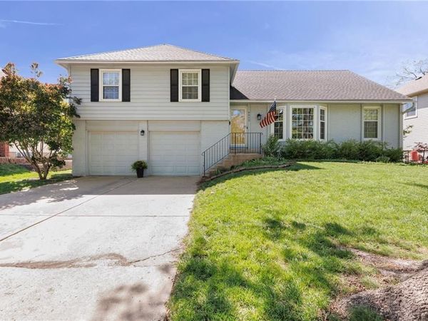 9912 Farley Lane, Overland Park, KS 66212