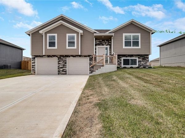 611 Foxglove Lane, Raymore, MO 64083