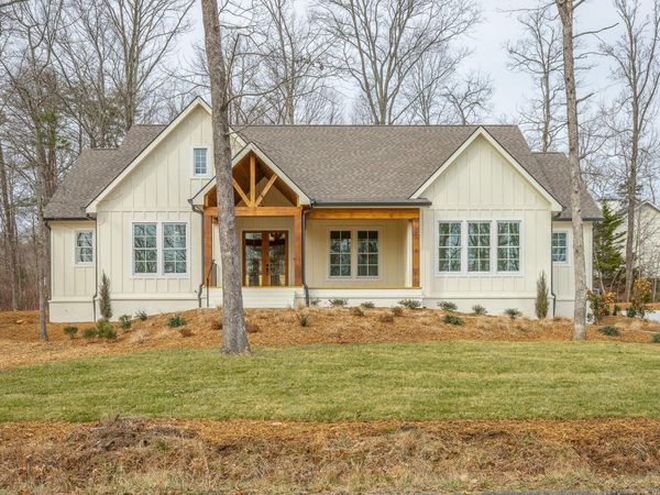 498 Hargis Road, Signal Mountain, TN 37377