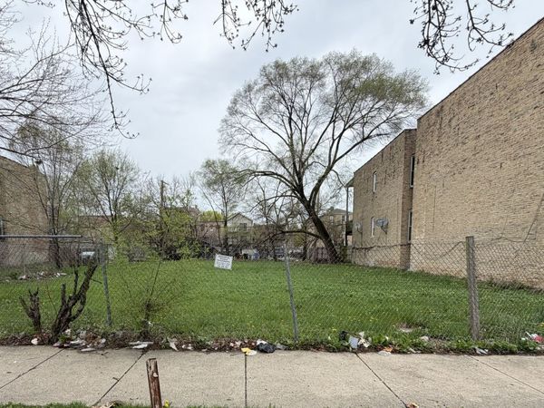 3340 W Walnut Street , Chicago, IL 60624