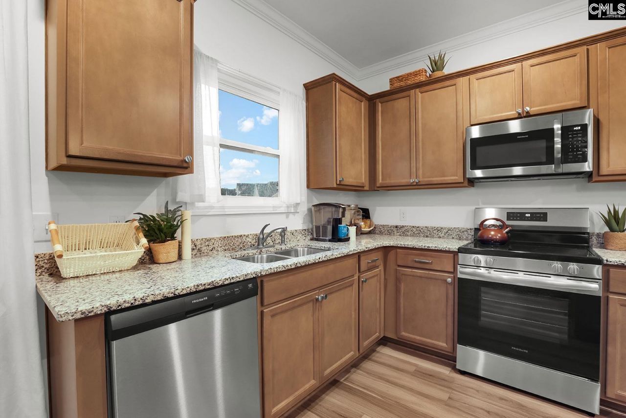 155 Kingsley Drive  Photo 9