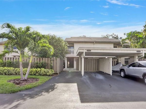 264 Deer Creek Wildwood Lane E, Deerfield Beach, FL 33442