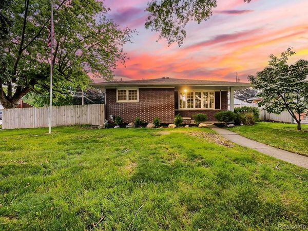 24620 Wood Street, Saint Clair Shores, MI 48080