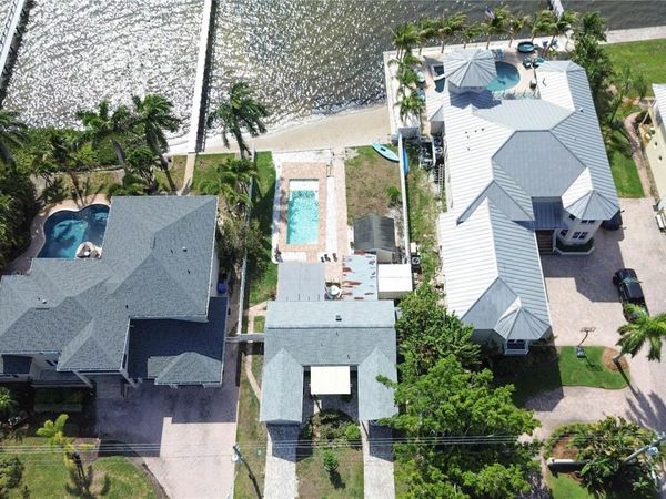 950 WEEDON DRIVE NE, ST PETERSBURG, FL 33702