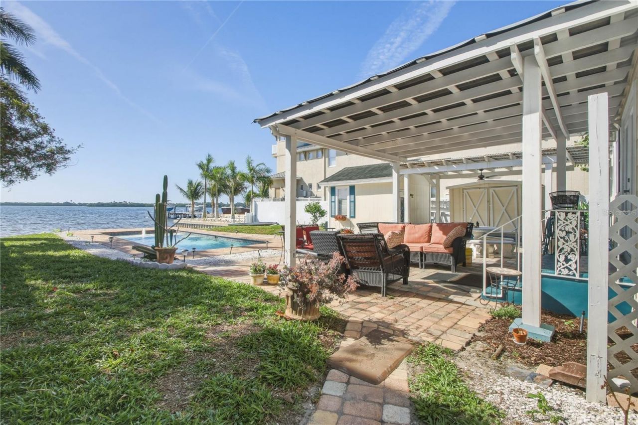 950 Weedon Drive Ne, Saint Petersburg, FL 33702 Photo