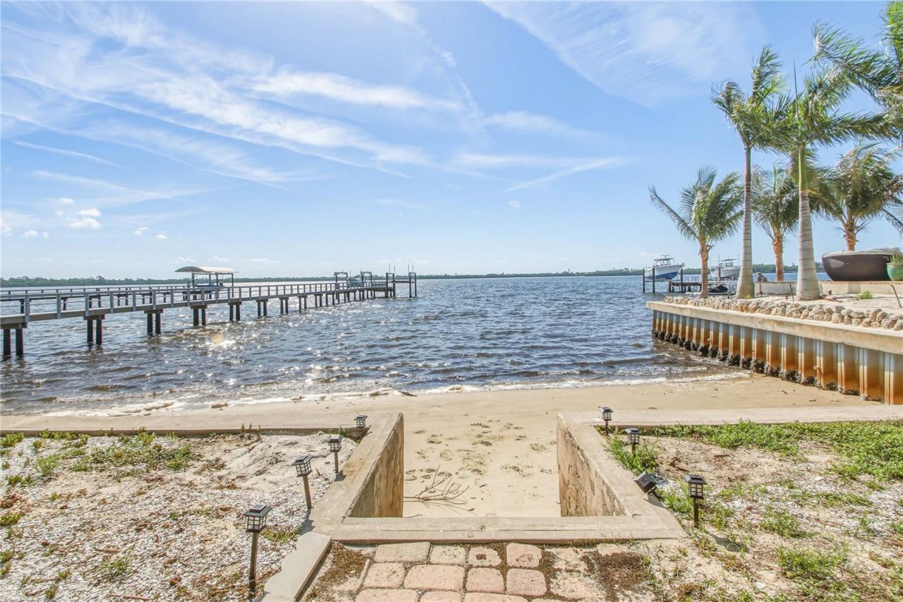 950 Weedon Drive Ne, Saint Petersburg, FL 33702 Photo