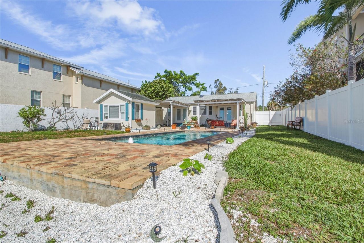 950 Weedon Drive Ne, Saint Petersburg, FL 33702 Photo