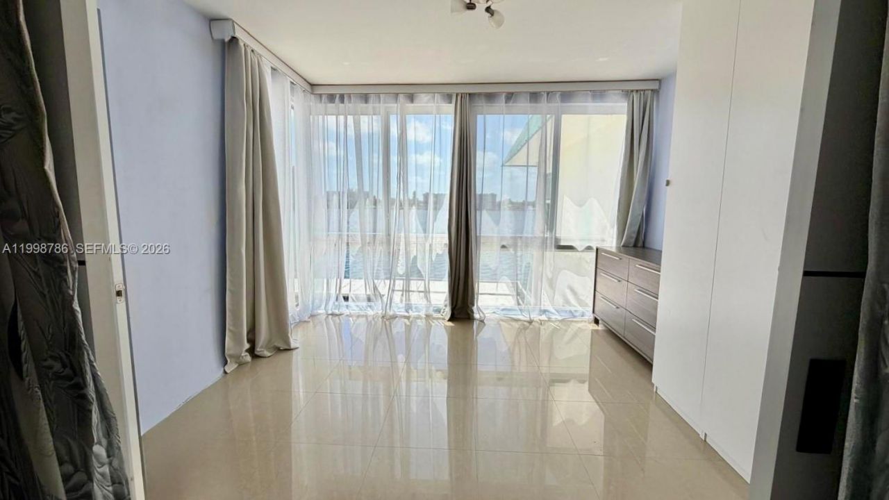 1150 NE 191st St , Unit 38, Miami, FL 33179 Photo