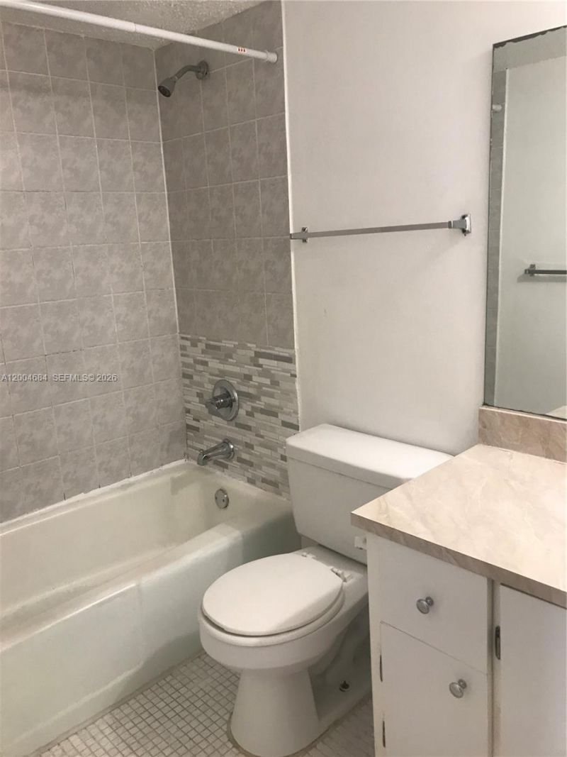 5112 NW 79 Av , Unit 201, Doral, FL 33166 Photo