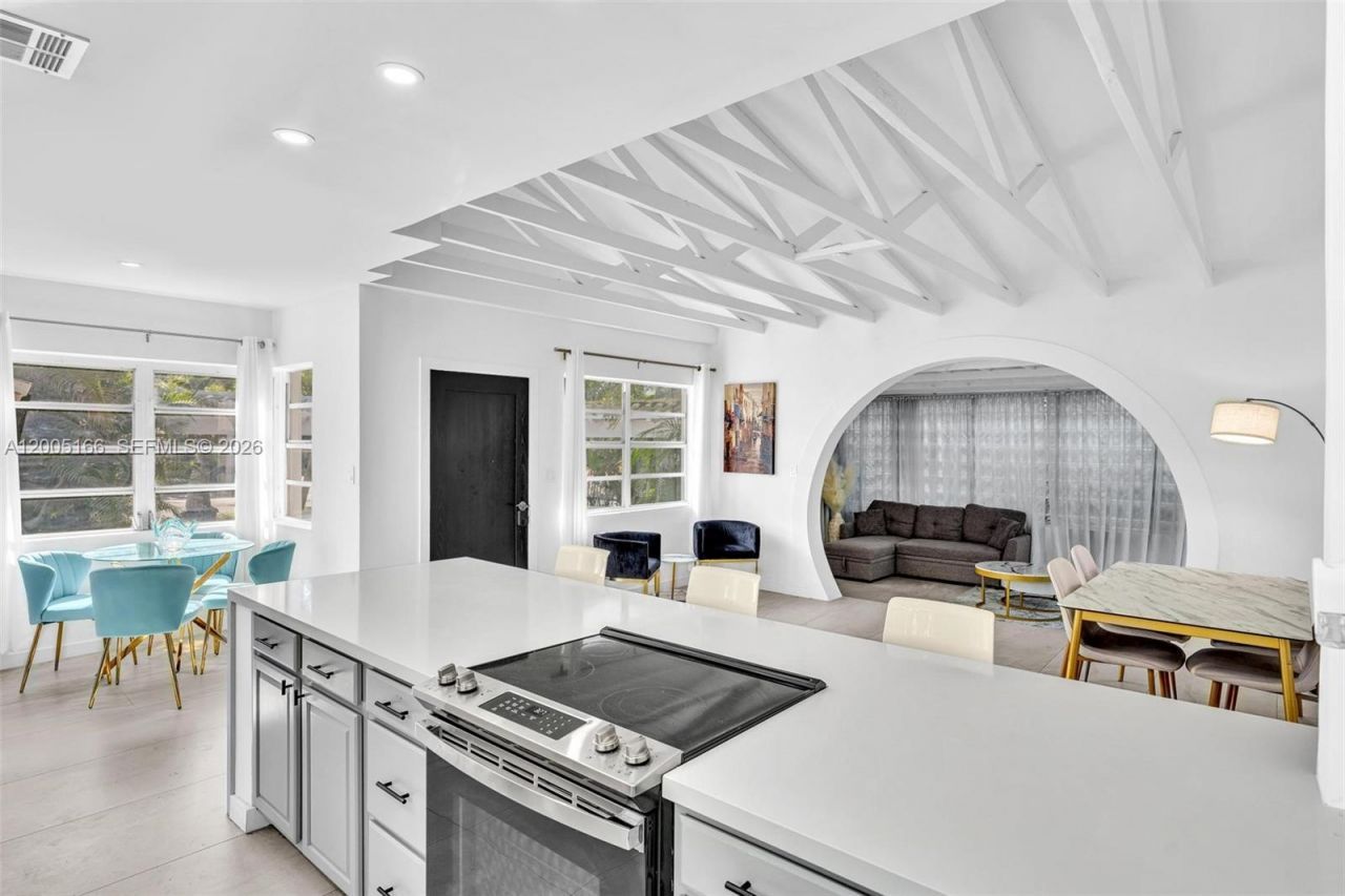 9264 Byron Ave , Surfside, FL 33154 Photo