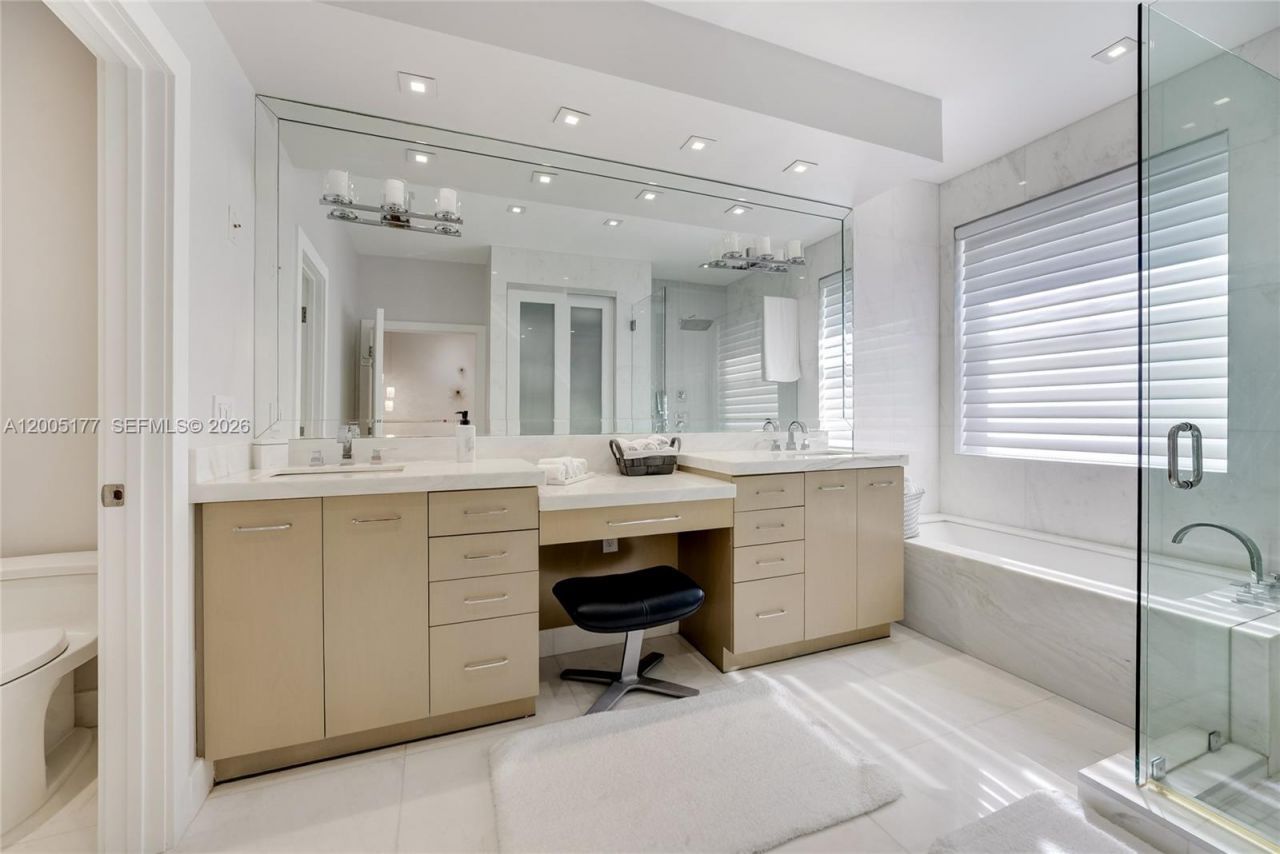 1366 W Harbor Vw W, Hollywood, FL 33019 Photo