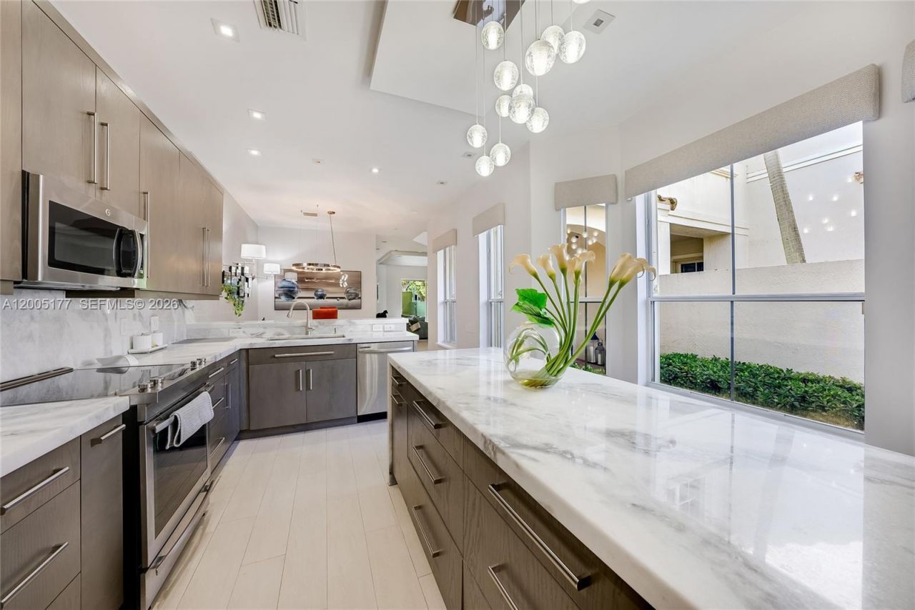 1366 W Harbor Vw W, Hollywood, FL 33019 Photo