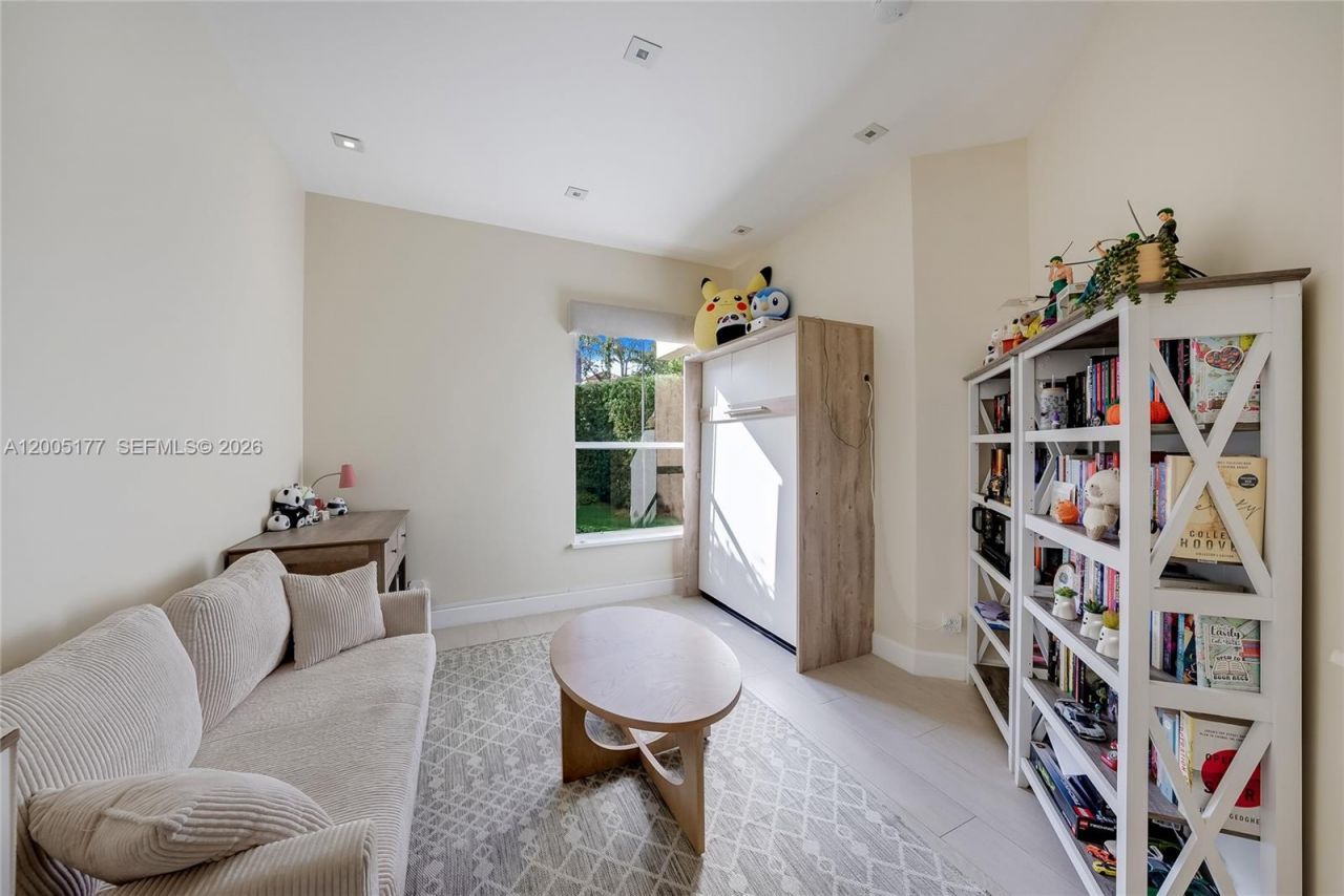1366 W Harbor Vw W, Hollywood, FL 33019 Photo